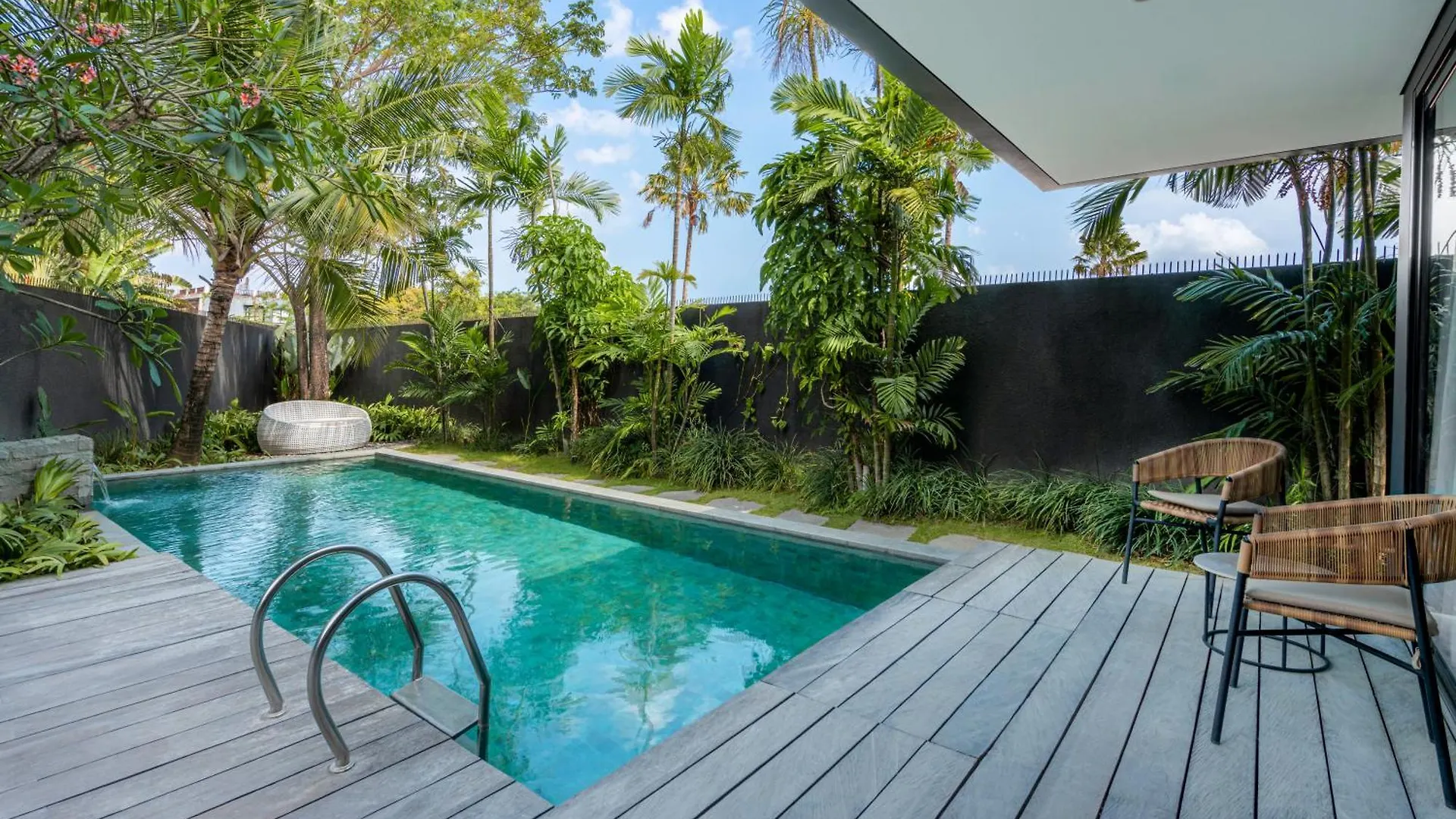 Citadines Berawa Beach Bali Canggu 4*,